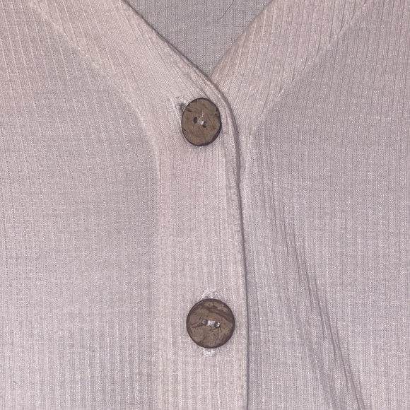 Dillard’s Button Down Short Sleeved Top - Picture 3 of 4